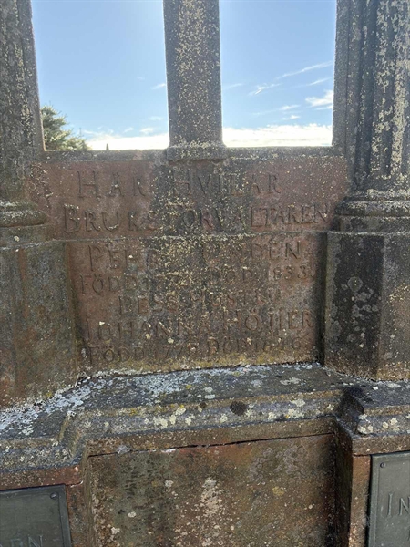 Grave number: H 1    77
