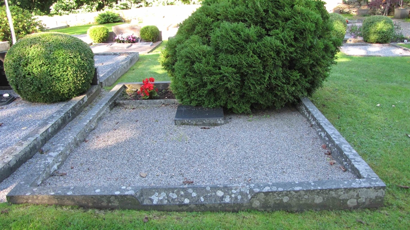 Grave number: HG TRAST   826, 827