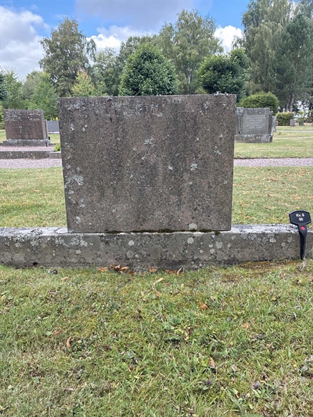 Grave number: 33 6    90