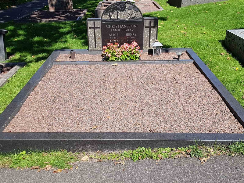 Grave number: 06 61001