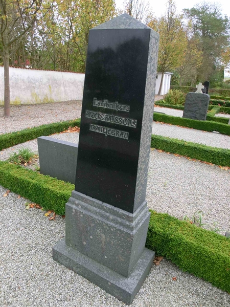 Grave number: ÄS 03    018B
