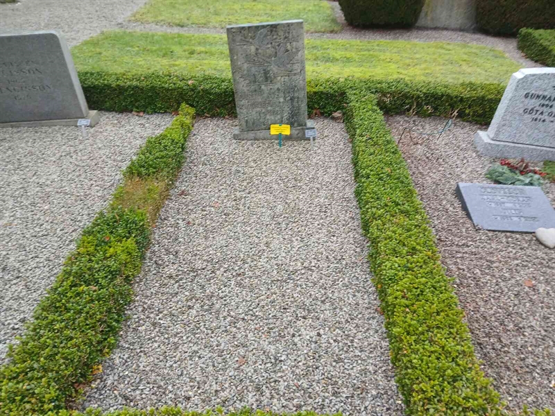 Grave number: FE B    71