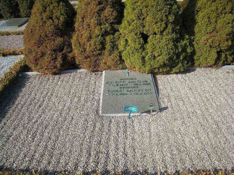 Grave number: NK F 123-125