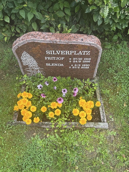 Grave number: 002 2   604