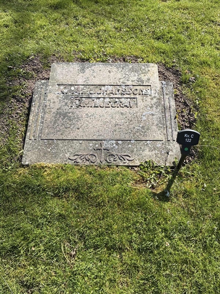 Hautatunnus: 22 C   122