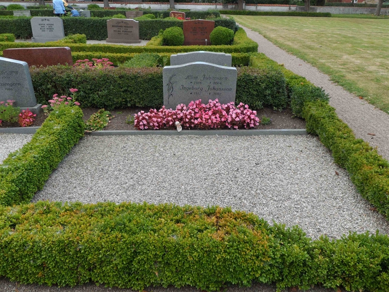 Grave number: HNK H   120, 121