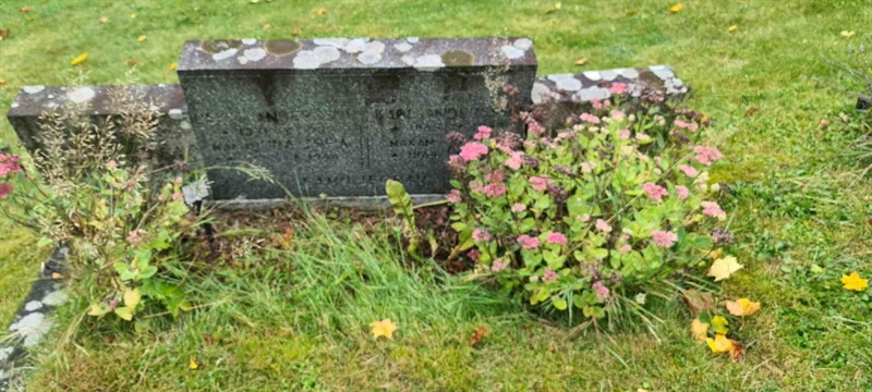 Grave number: M V  123, 124