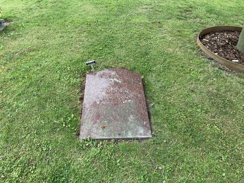 Grave number: R 02   124