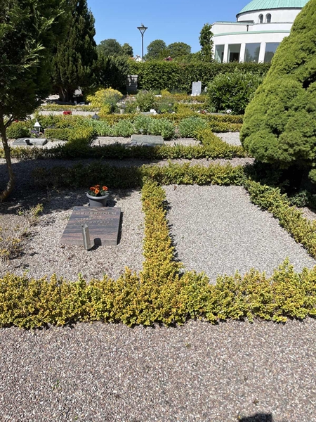 Grave number: NK G 72-73