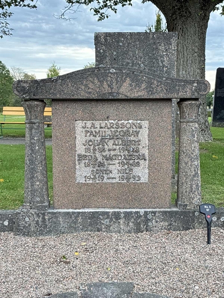 Grave number: 33 3    67