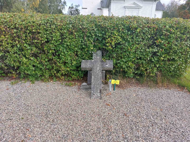 Grave number: K F     8