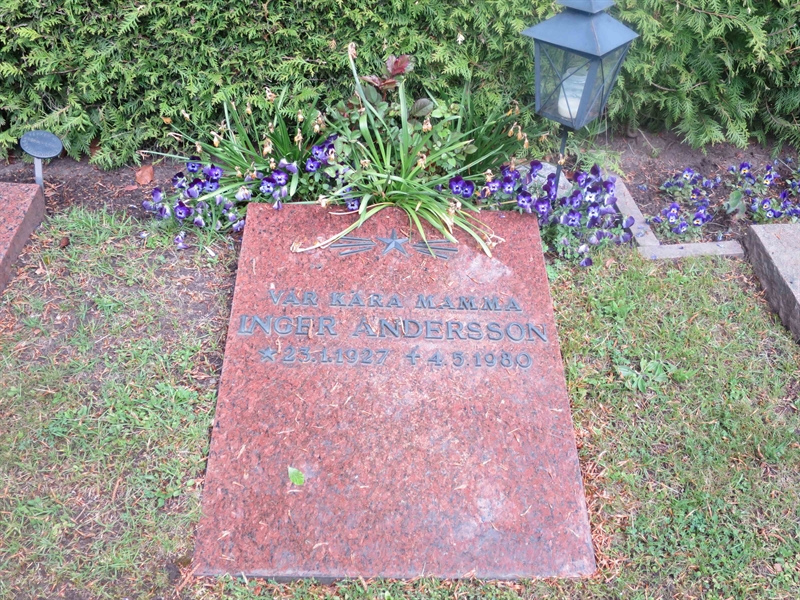 Grave number: HÖB N.UR   256