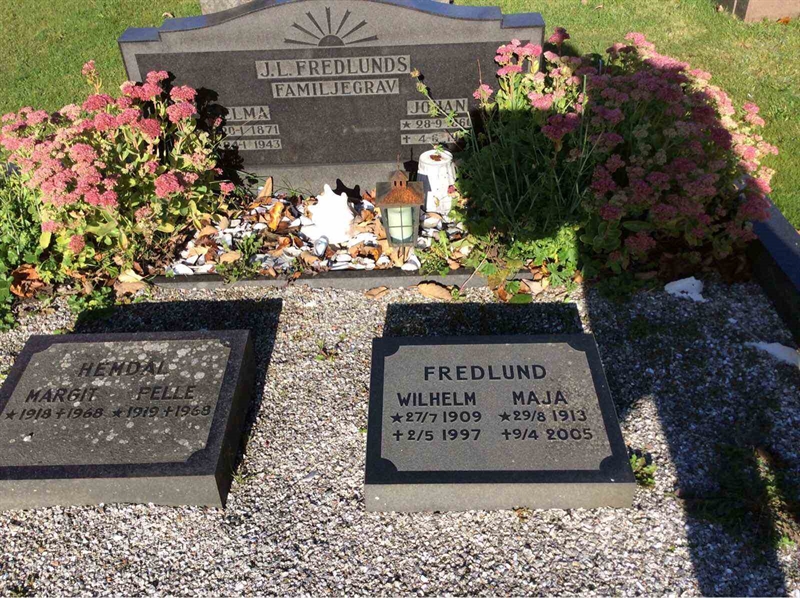 Grave number: F 04     3, 4