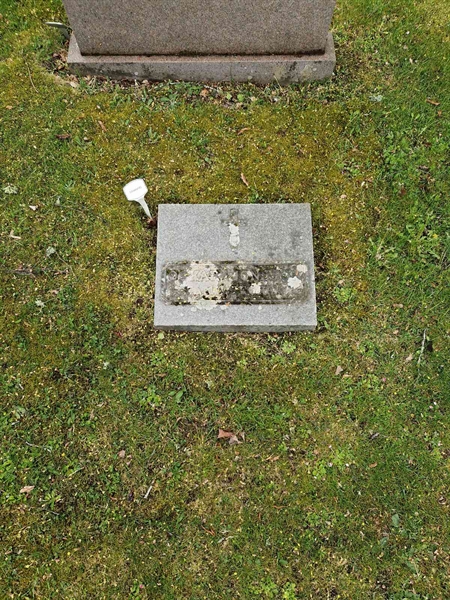 Grave number: 01 E   17