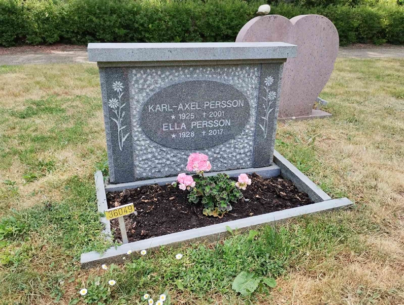 Grave number: NÅ 36    49, 50