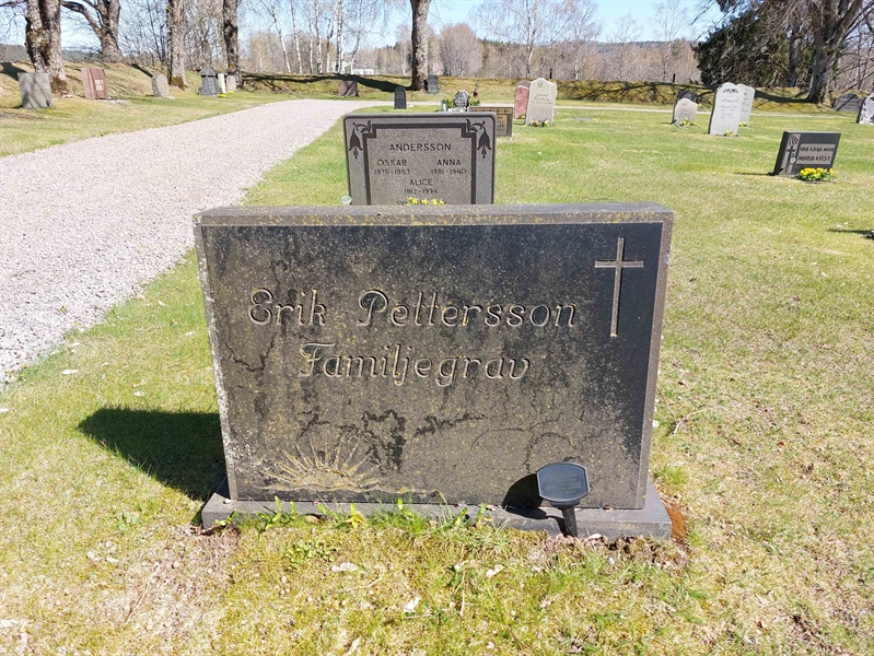 Grave number: HÖ 2   72, 73