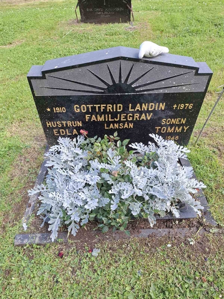 Grave number: 001 2   803