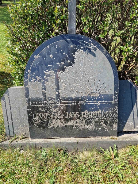 Grave number: 501 09 1320-1322