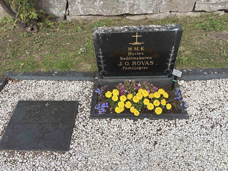 Grave number: 003 B    15