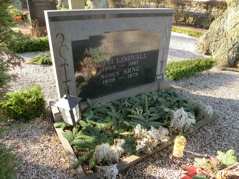 Grave number: LB F 034-036
