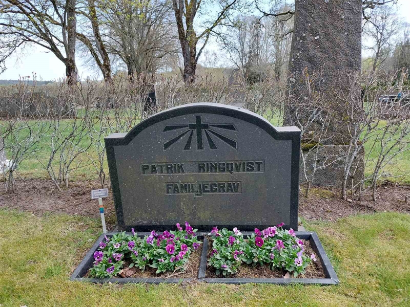 Grave number: HÖ 6   81, 82, 83