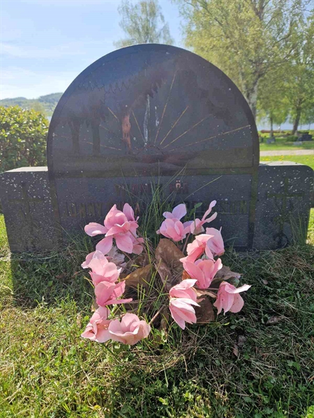 Grave number: 501 27 5431-5432