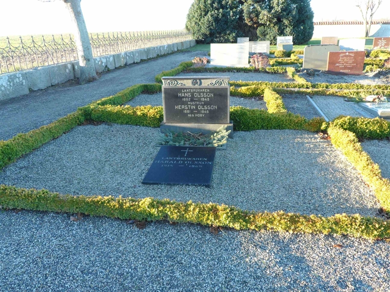 Grave number: 2 01  1212