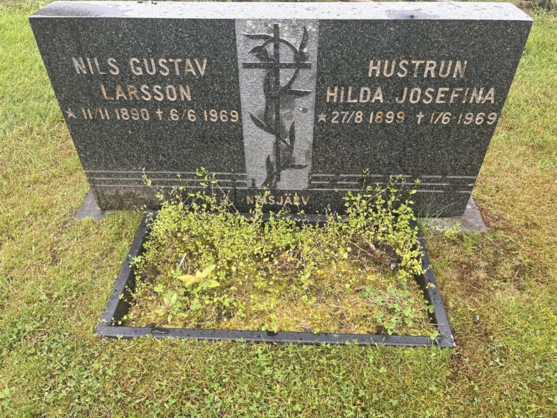 Grave number: 002 1   121