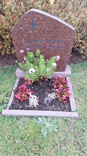 Grave number: VN G    79-80