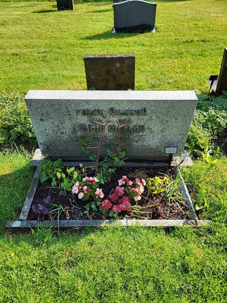 Grave number: kö 01 08   172-173