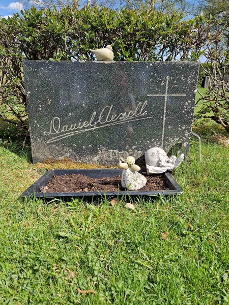 Grave number: 501 20 3981-3983