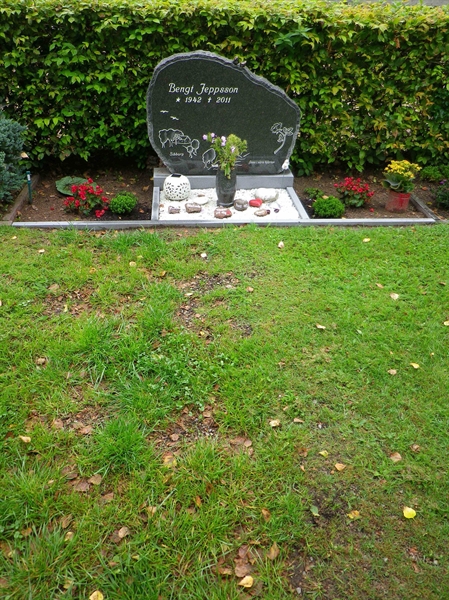 Grave number: OS O   123, 124