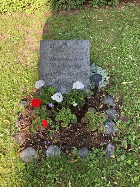 Grave number: 1 03    13