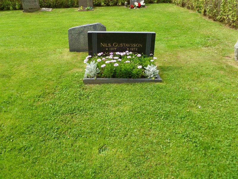 Grave number: ROG G   92, 93