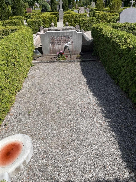 Grave number: NK IV 110a+b