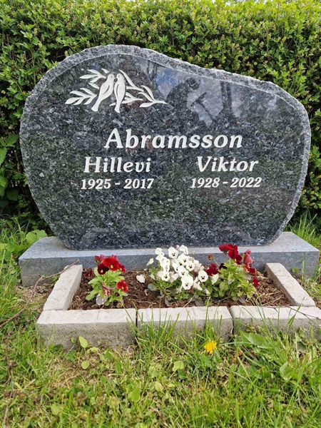 Grave number: 501 17 3198-3199