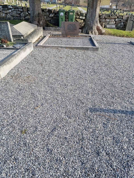 Grave number: TG 005 0810, 0811