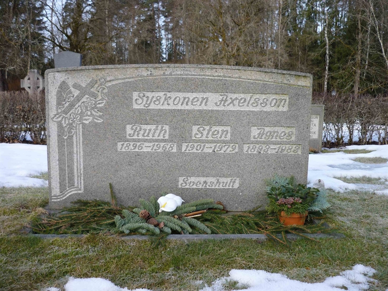 Grave number: ÖD 03  107, 108, 109
