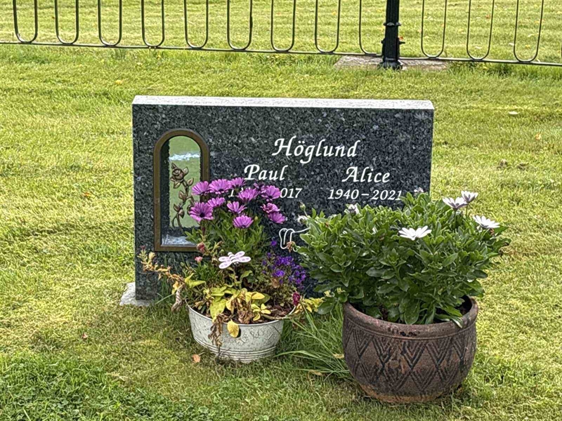 Grave number: IN 35     7-8