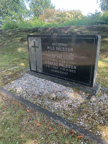 Grave number: NK E   156, 157, 158