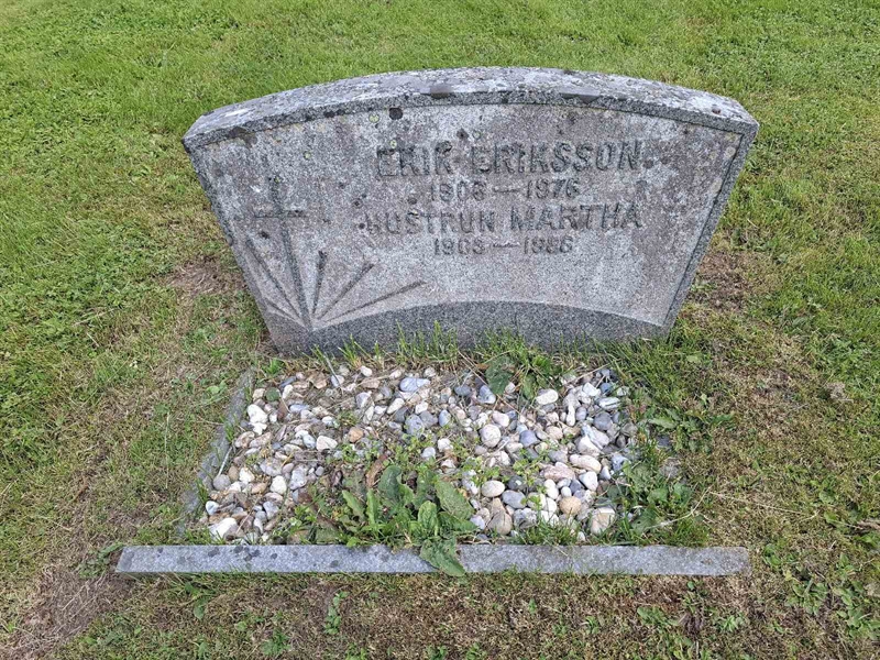 Grave number: 001 2   756