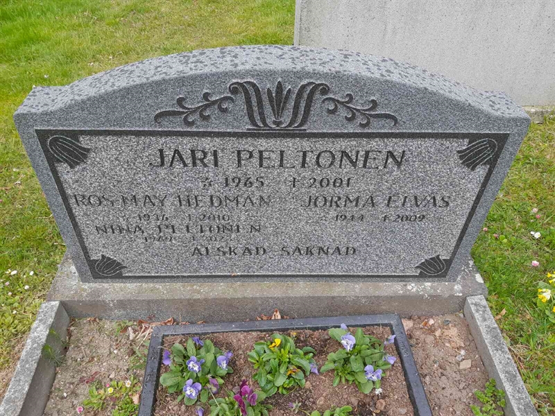 Grave number: 1 G 2215