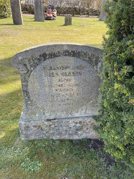 Grave number: Ä G C    27