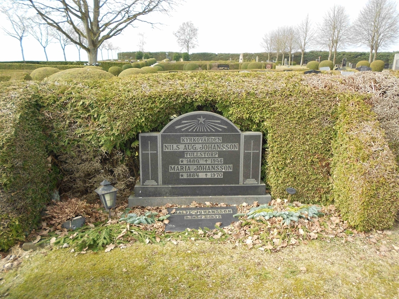 Grave number: V 15    38