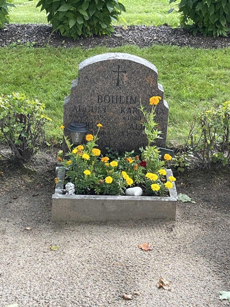 Grave number: 1 02    33