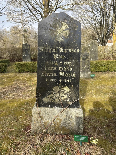Grave number: LO 32, 33