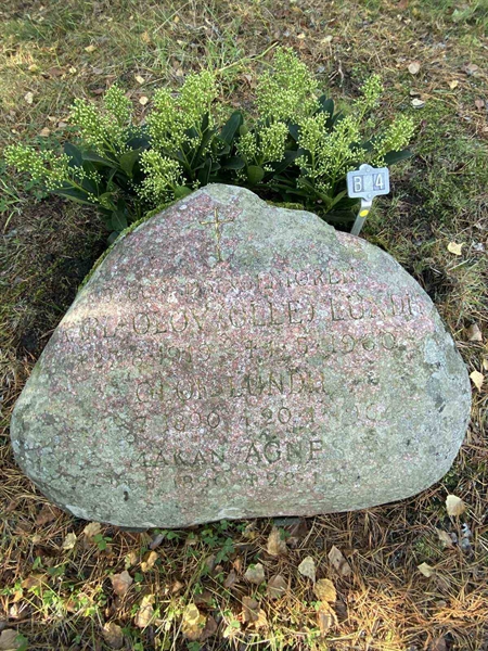 Grave number: 3 B     4