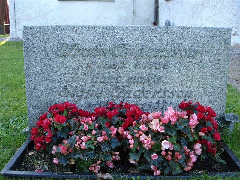 Grave number: B G    9, 10
