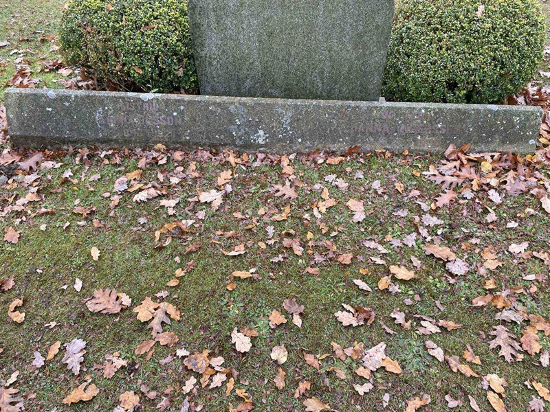Grave number: VV 4   182, 183