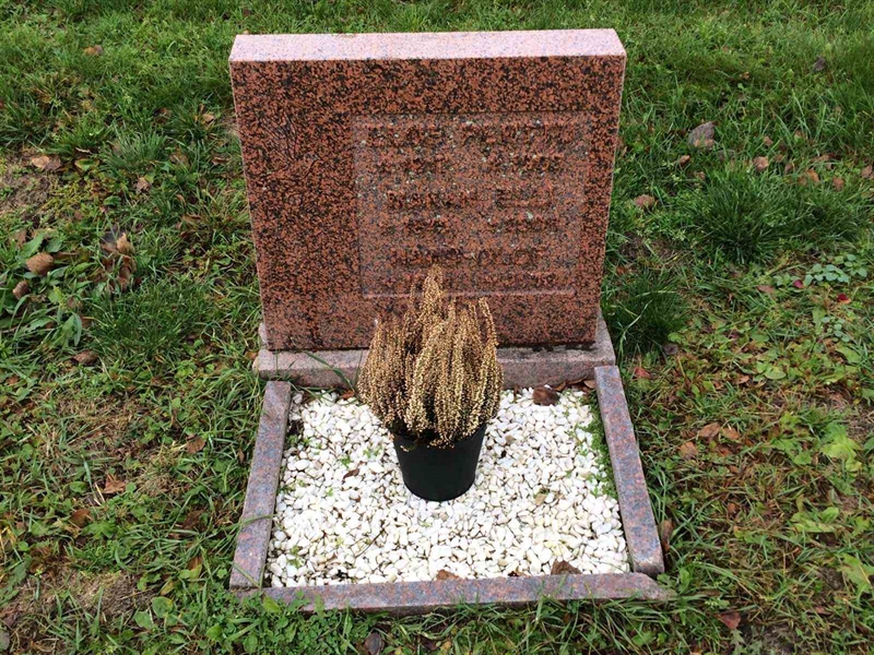 Grave number: 3 1755